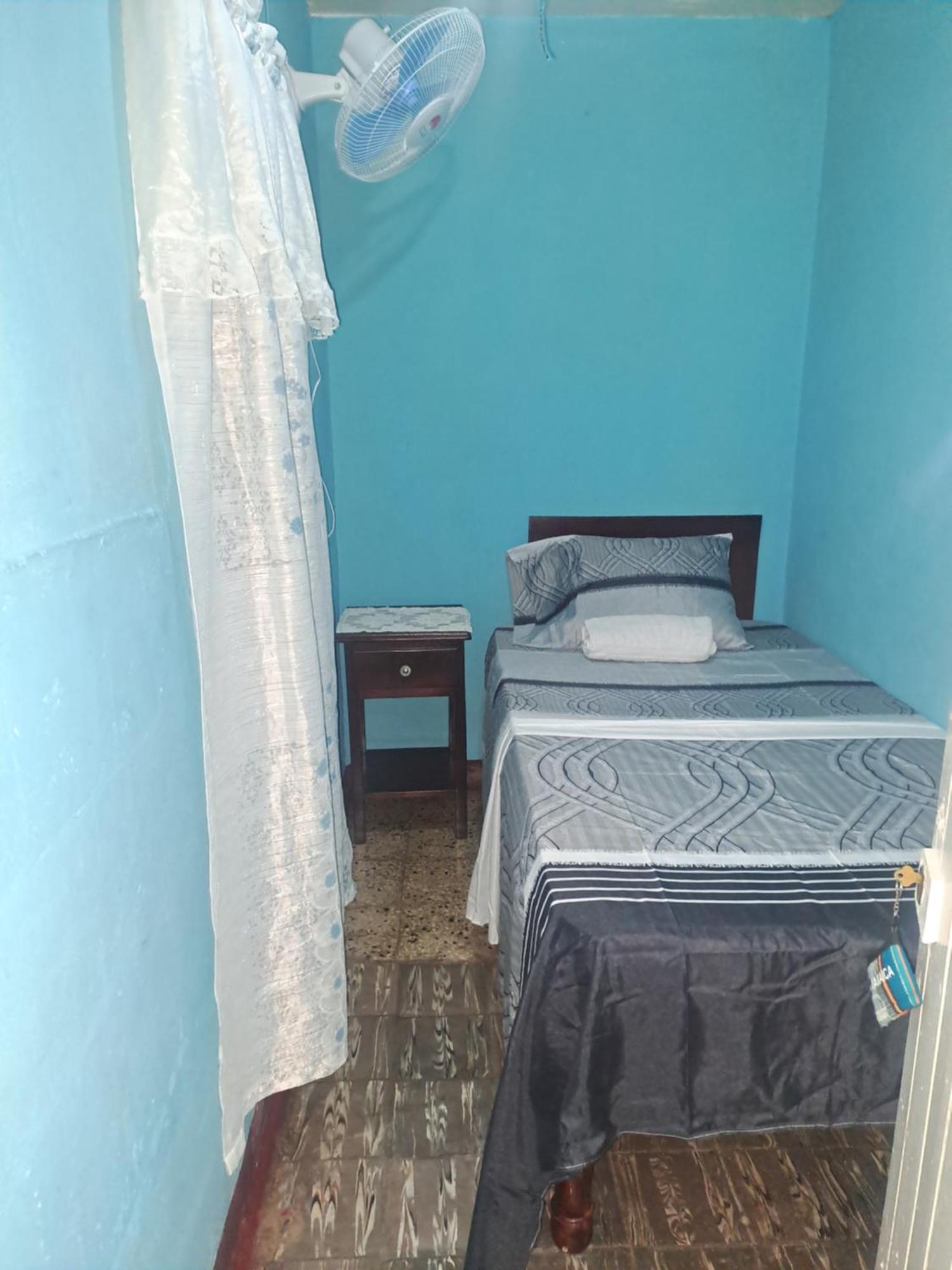 Kingston Airport Bed And Breakfast Экстерьер фото